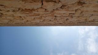 Mur à l’ombre et soleil.